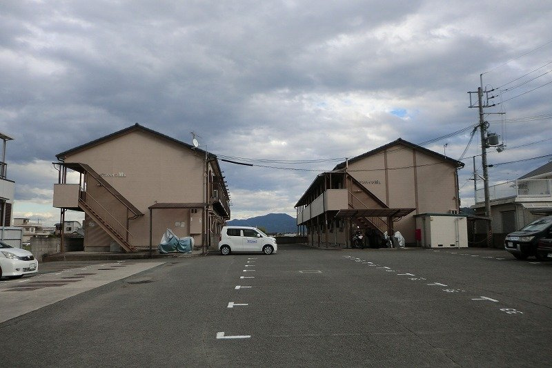 和歌山市里のハイツの駐車場