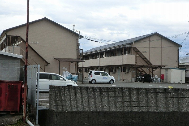 和歌山市里のハイツの外観