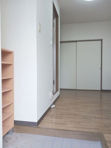 ファミーユⅡの玄関