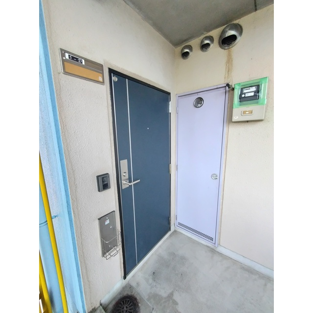 各務原市那加新加納町のアパートの玄関