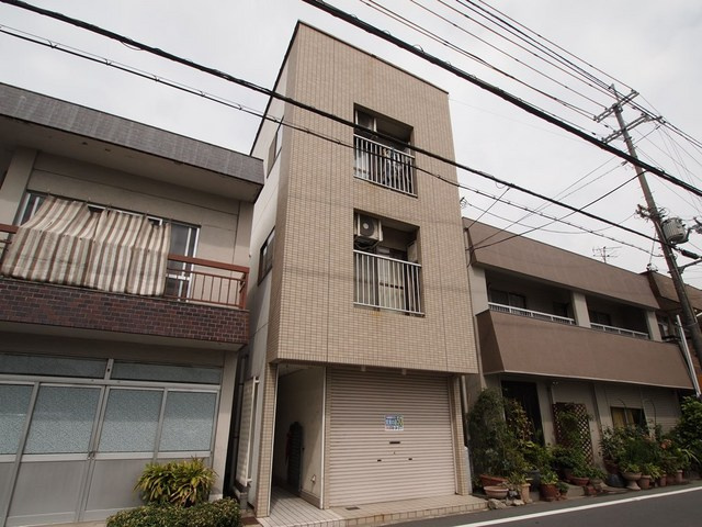 生駒郡斑鳩町興留９丁目の店舗一部の外観