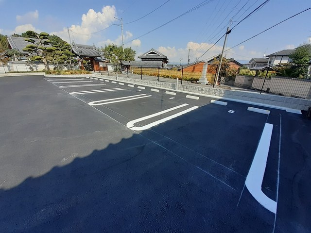 大和郡山市額田部北町のアパートの駐車場