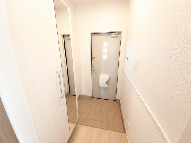 大和郡山市額田部北町のアパートの玄関