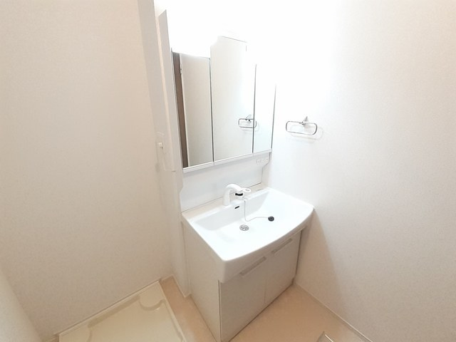 大和郡山市額田部北町のアパートの洗面所