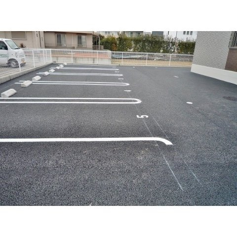 グランディール長泉の駐車場