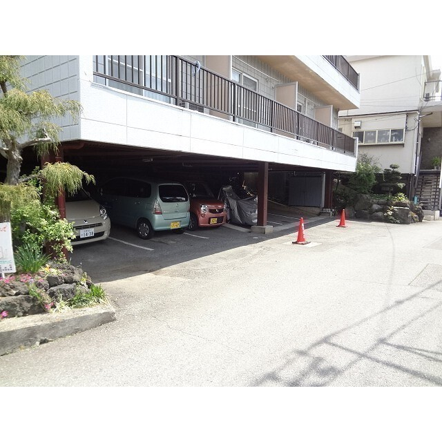 渡辺マンションの駐車場