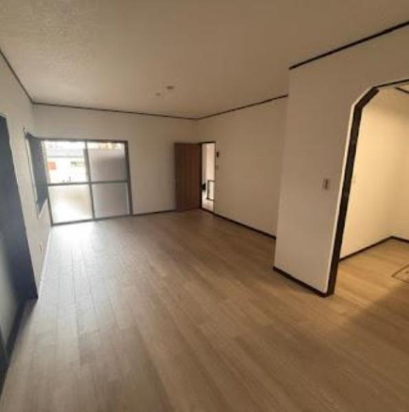 枚方市 藤阪元町　中古 一戸建ての居間・リビング