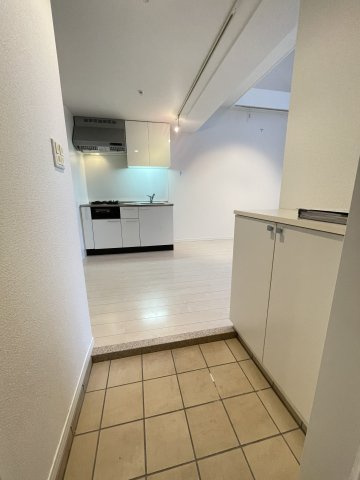 レジディア西新の玄関