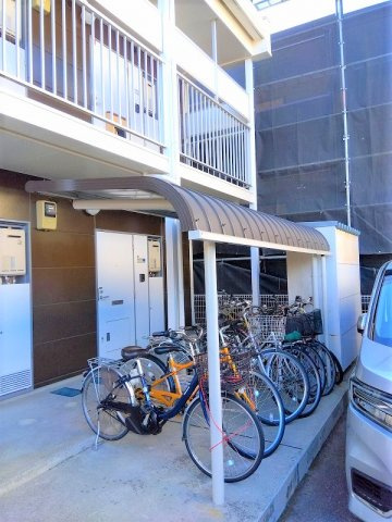 レオパレス１００のその他|屋根付き駐輪場