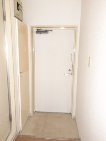 ノイエス南行徳の玄関