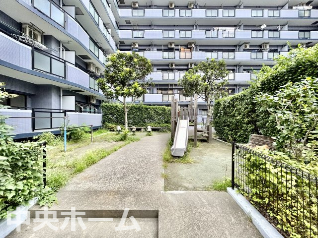 セザール第2北千住の現況写真|敷地内には緑も多く住環境良好です