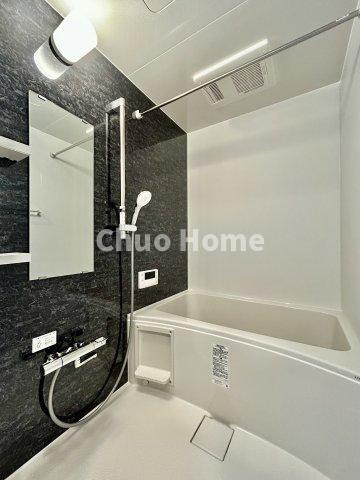 セザール第2北千住の浴室|【バスルーム】暖房換気乾燥機付きシステムバスルーム。暖房・冷風・換気・乾燥など、毎日を快適に過ごせるうれしい機能が揃っています。雨の日の洗濯物も安心です。