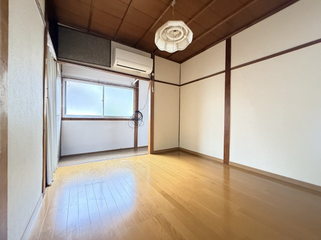 王居殿2丁目アパートの寝室