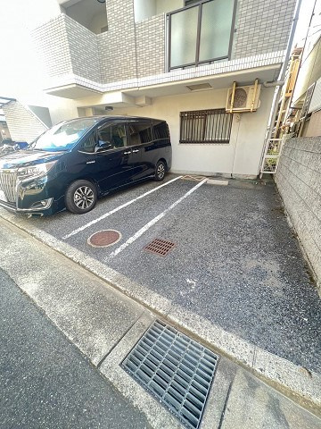 アイマンション東大物の駐車場