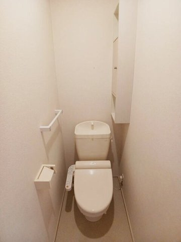グラシアスのトイレ|落ち着いた色調のトイレです