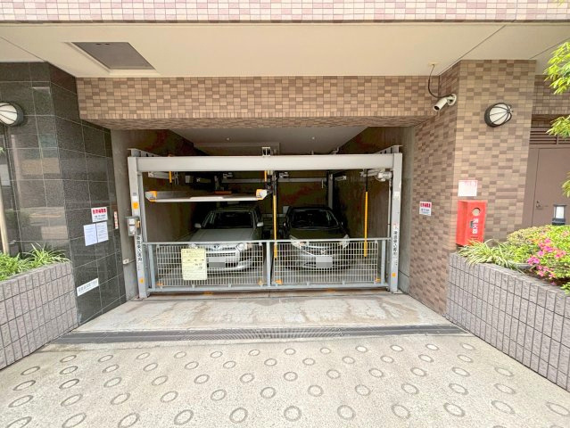 リーガル新大阪駅前の駐車場