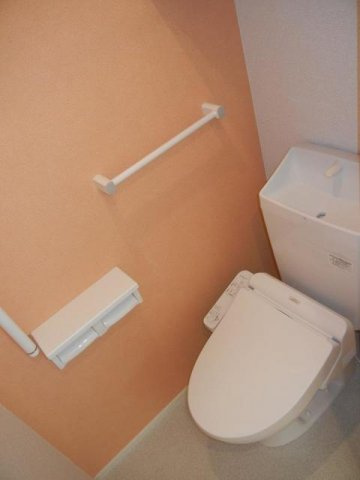 ハーモニーヒルズⅡのトイレ|ゆったりとした空間のトイレです