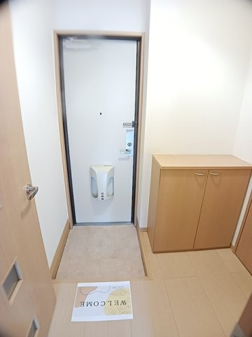 ルミエール須屋Ⅱの玄関|収納もある玄関です