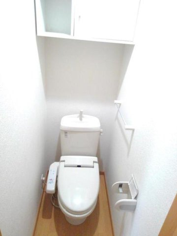 メゾン・ジェルメⅠのトイレ|落ち着いた色調のトイレです