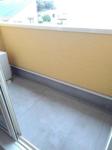 Ｖｅｎｔ　ＶｅｒｔⅢのバルコニー|外からの目が気にならないバルコニーで洗濯物が干せます