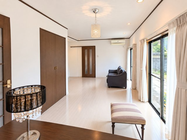貝塚市名越戸建の居間・リビング