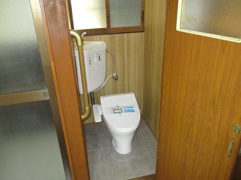 明石市東藤江２丁目の一戸建てのトイレ