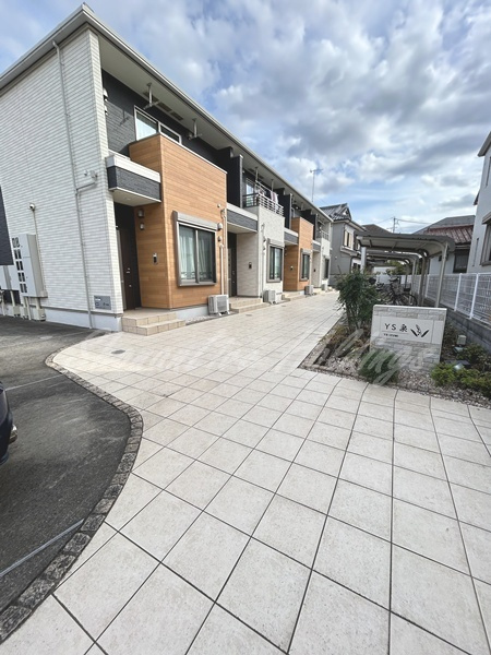 横浜市泉区中田南４丁目のアパートのエントランス
