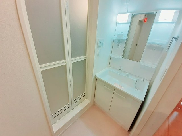 エターナルの洗面所|ゆったりとスペースのある洗面所