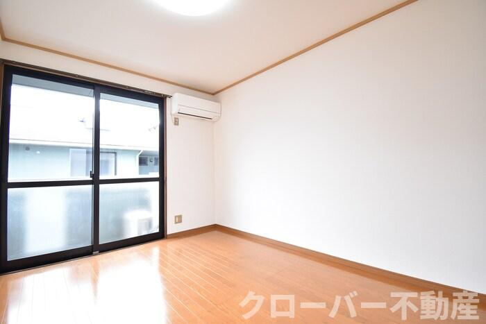 グランシャトー B棟の洋室|南洋室６帖