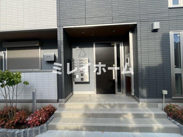 プルミエール新田のエントランス