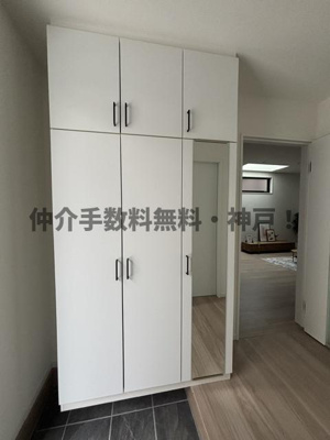 【玄関】 | 神戸市垂水区歌敷山3丁目　新築戸建　仲介手数料無料！ | きれいな玄関です