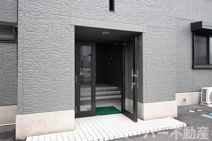 シャトレー西本のエントランス|エントランス