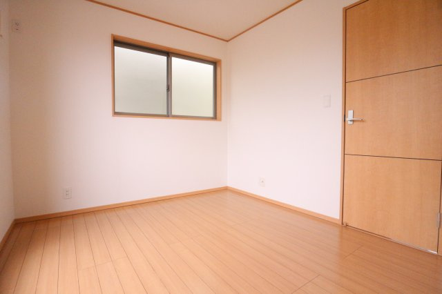 星陵台5丁目戸建の洋室