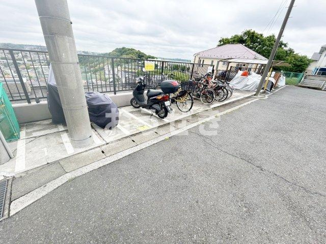 アーウィン戸塚ヒルズの駐車場