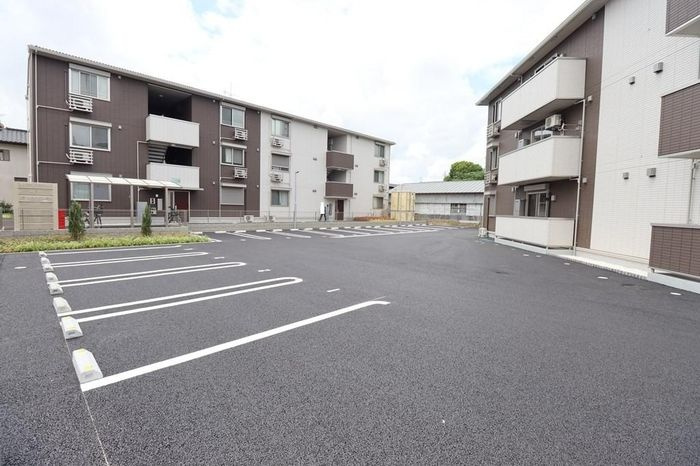 スリジエ水戸の駐車場|駐車場完備です