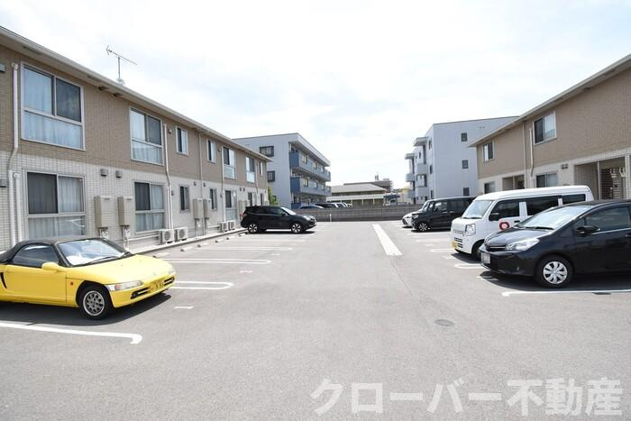 フェリーチェ B棟の駐車場|駐車場