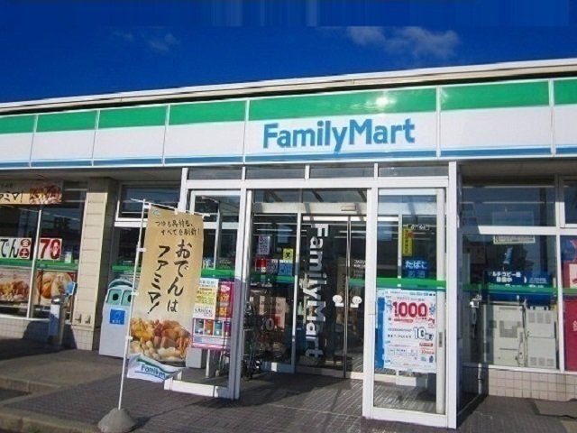 うららの周辺|ファミリーマート　飯島店まで550m