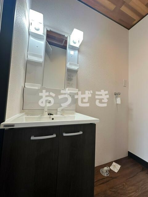 広地町貸家の洗面所