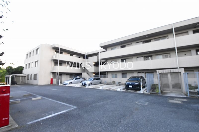 世田谷区成城７丁目の賃貸マンションの駐車場