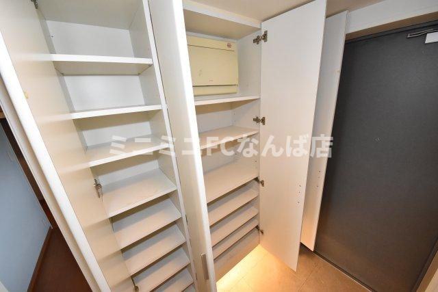 本町パークホームズCITYWESTの玄関|大容量収納できるシューズBOX！