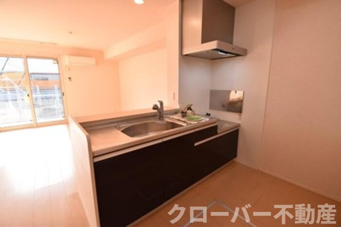 ラ・ルル 六条 B棟のキッチン|対面キッチン