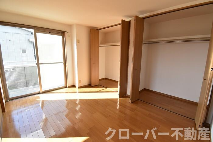 レインボーガーデン A棟の洋室|南西洋室６帖