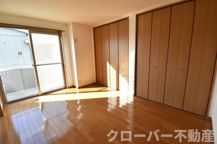 レインボーガーデン A棟の洋室|南西洋室６帖