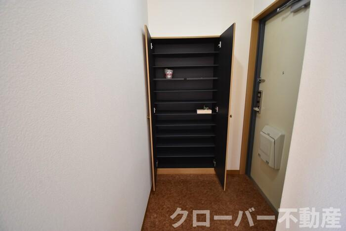 レインボーガーデン A棟の玄関|シューズボックス（トールタイプ）