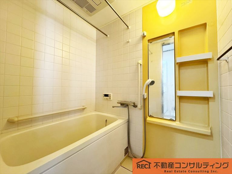 神戸市東灘区北青木4丁目　テラスハウスの浴室|南向きで陽当たり・通風良好！