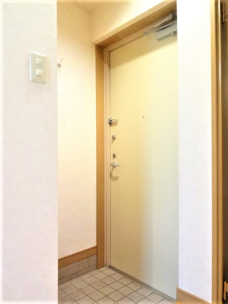 イッセイビルの玄関