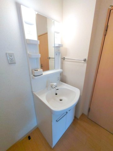 パティオ北柏台Bの独立洗面台|独立洗面台で身支度をすべて済ませてしまいましょう
