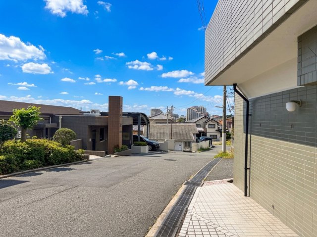 神戸市垂水区塩屋台2丁目戸建の前面道路含む現地写真