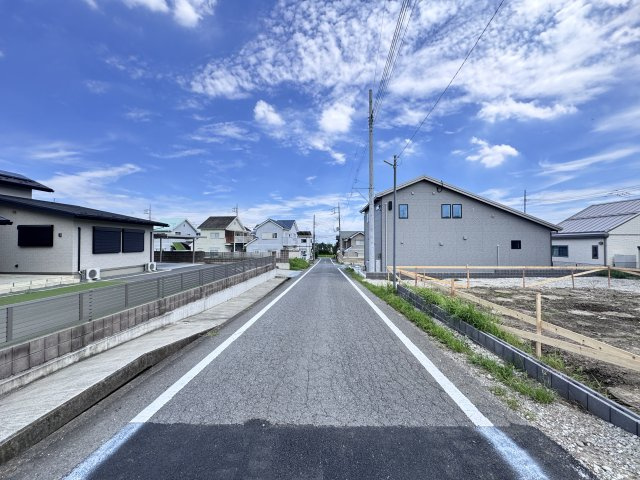 新築　北群馬郡榛東村山子田　Livele Garden.S　2号棟の前面道路含む現地写真|現地写真　北側接道幅員約4.3ｍ　