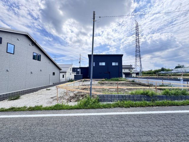 新築　北群馬郡榛東村山子田　Livele Garden.S　2号棟の駐車場|現地写真　駐車スペースは並列2台分可能です！					
